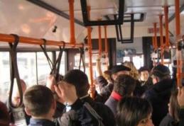 Bătrân tâlhărit în autobuz. Un hoț l-a urmărit și i-a furat 900 de lei