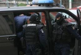 Percheziţii de amploare în județele Botoşani și Suceava. Sute de polițiști au descins la traficanţii de ţigări
