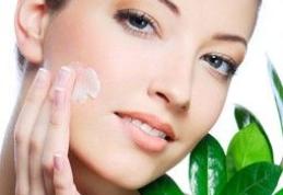 Paşi esenţiali în demachierea zilnică