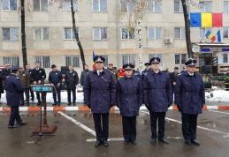 Moment festiv: Patru angajați ISU Botoșani avansați în grad și bust dezvelit în fața șefilor județului – FOTO