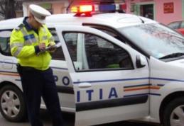 ACCIDENT: Un șofer beat a ratat un viraj la dreapta și a lovit o mașină parcată