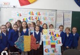 Centenarul Marii Uniri sărbătorit de elevii Școlii Gimnaziale „Mihail Kogălniceanu” Dorohoi - FOTO