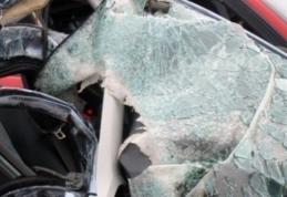 Accident grav în Suceava, după ce un microbuz s-a ciocnit frontal cu un autoturism. Sunt nouă victime