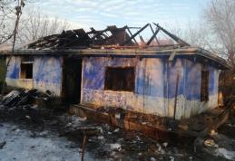 Moarte cruntă: Femeie decedată într-o casă distrusă de incendiu
