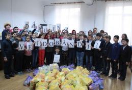 Dăruind vei dobândi! - Activitate de voluntariat la Școala Gimnazială „Dimitrie Pompeiu” Broscăuți - FOTO