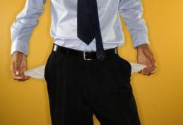 Bugetarii îşi primesc banii abia în 2016