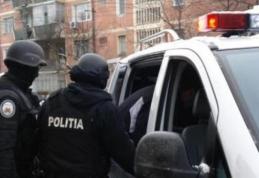 Descinderi cu mascații la domiciliile unor hoți din Vorniceni. Au furat bunuri de mii de lei dintr-o casă nelocuită