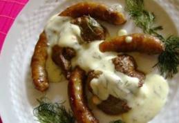 Ficăței de pui și cârnați cu sos cremă de smântână și mărar