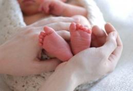 Cursuri obligatorii pentru părinți. Fără ele, nou-născutul nu va putea fi scos din maternitate