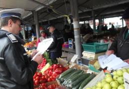 Polițiștii, în control la agenți economici. S-a lasat cu amenzi și confiscări pentru comercializarea ilegală a unor mărfuri