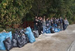 Grupul Şcolar Al. Vlahuţă (VIDEO):  O parte din pădurea Horlăceni a fost igienizată în cadrul campaniei Let’s Do It, Romania!