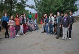 Colegiul Naţional Grigore Ghica și funcționari din cadrul primăriei au participat la campania Let’s Do It Romania!