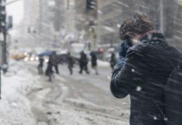 După câteva zile de vreme caldă, temperaturile scad brusc. Vin ninsorile şi gerul!