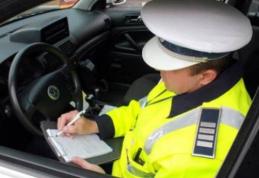 Tânăr fără permis auto, prins de polițiști la volanul unui vehicul neînmatriculat