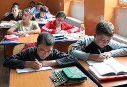 Evaluarea elevilor de liceu şi gimnaziu începe luni 