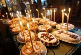 Moșii de iarnă. Tradiții și obiceiuri. Ce se dă de pomană în sâmbăta morților