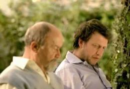 Cum s-a născut reclama cu FLUTURELE care te face să pui mâna pe telefon şi să-ţi suni tatăl