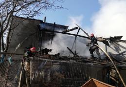 Familie păgubită de foc! Anexă cuprinsă de flăcări la Botoșani – FOTO