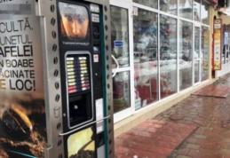 Zilele automatelor stradale de cafea par numărate. „Laptele e un fel de înălbitor!”