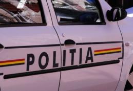 Autoturism lovit de o mașină care dădea cu spatele. Șoferul vinovat a fugit, avea permisul suspendat