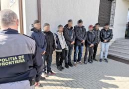 Cetățeni asiatici depistați de polițiștii de frontieră din Dorohoi în timp ce încercau să intre ilegal în România - FOTO