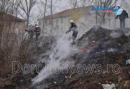 Incendiu la Cimitirul Eternitatea din Dorohoi! Pompierii au intervenit pentru stingere – FOTO