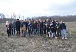 „PLANTĂM ȘI PLANETA RESPIRĂ!”- proiect în cadrul Lunii Pădurii, la Seminarul Teologic Dorohoi - FOTO