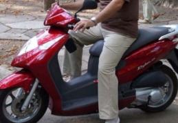 Minor fără permis de conducere depistat în trafic cu un motoscuter neînregistrat