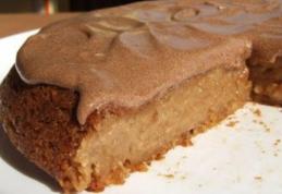 Tort de post cu blat de mere și cremă caramel