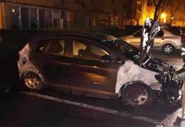 Mașină parcată cuprinsă de flăcări la Botoșani
