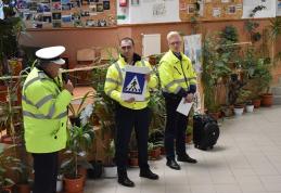 „Reguli de circulație” activitate în cadrul Școlii Altfel desfășurată la Școala Gimnazială Ștefan cel Mare Dorohoi - FOTO