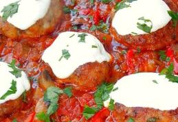 Pârjoale moldovenești în sos de roșii