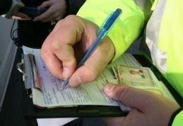 Circula nestingherit la volanul unui autoturism, deși avea permisul reținut de mai bine de un an