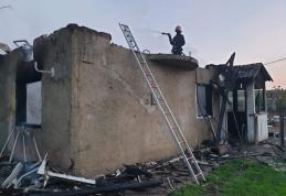 O femeie din comuna Lunca, la un pas să ardă de vie după o ceartă cu soţul gelos – FOTO
