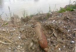 Proiectil descoperit de un localnic pe malul Siretului - FOTO