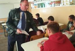 Campanie de informare a elevilor pe problematica prevenirii consumului de droguri – FOTO