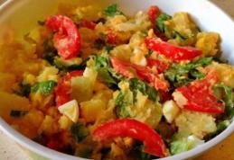 Salată caldă de cartofi