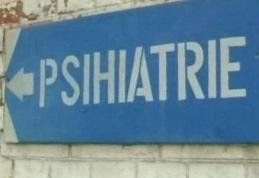 Luat pe sus și internat la Psihiatrie, după ce a distrus trei mașini și a făcut un scandal de zile mari