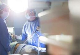 Medicii din Dorohoi, lăsați fără grai de un bărbat! Acesta și-a cusut testiculele, pe viu, cu ață dintr-o papiotă