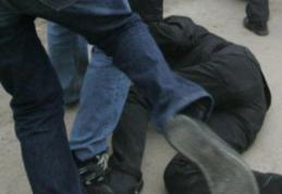Un nou caz de violență între adolescenți. Un tânăr a ajuns la spital și altul la poliție
