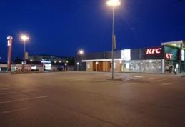 Clienții KFC vor putea comanda direct din mașină! Restaurantul din Botoșani și-a deschis linia „drive” 
