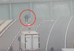 Un șofer de TIR din România a devenit erou în Italia. Cum a salvat un tânăr de la sinucidere