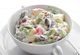 Salată cu mere waldorf