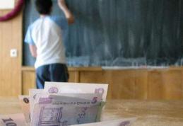 Măsură inedită în Educație: Guvernul vrea să-i plătească zilnic cu câte 10 lei pe elevii care nu chiulesc de la școală