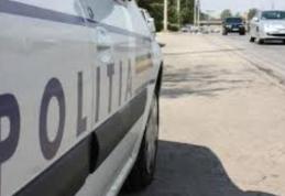Un șofer băut a fost urmărit de poliție în Dorohoi. A oprit doar după ce a fost blocat de mașina poliției