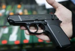 Amendat de jandarmi pentru portul unui pistol neletal în locuri publice