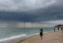 Atenţionare pentru românii care urmează să plece în vacanţă în Grecia. Meteorologii anunţă noi FURTUNI