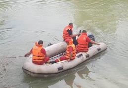 Pescar căutat de pompierii dorohoieni după ce acesta a căzut în Prut - FOTO