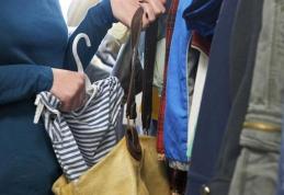 Două tinere din Botoșani cercetate de poliţişti după ce au furat haine dintr-un magazin