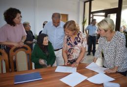 Zeci de botoşăneni au primit ajutoare de urgenţă - FOTO